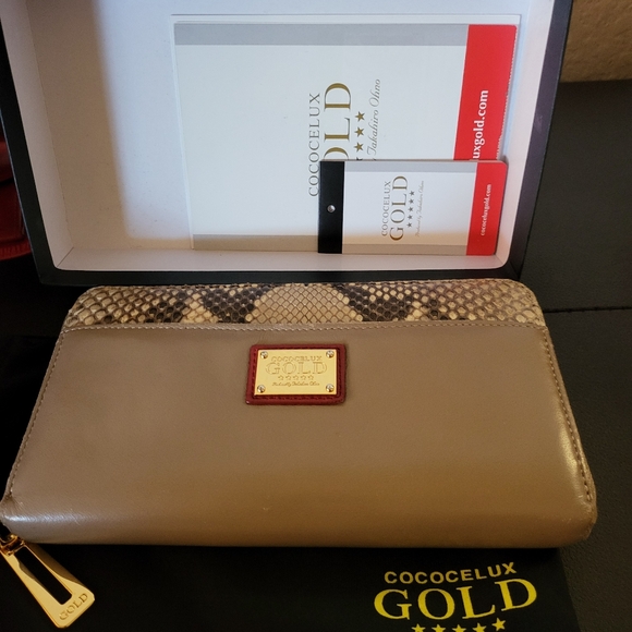 Louis Vuitton, Chloe And Cococelux Gold Wallets - Picture 6 of 13
